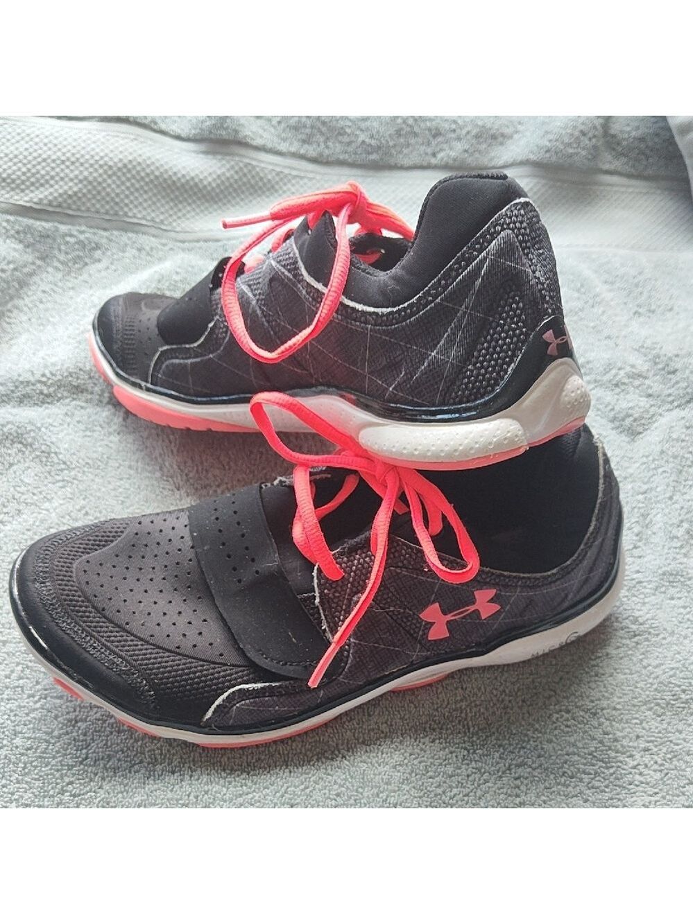 Under Armour Women's Black and Pink Athletic Shoes SS1
